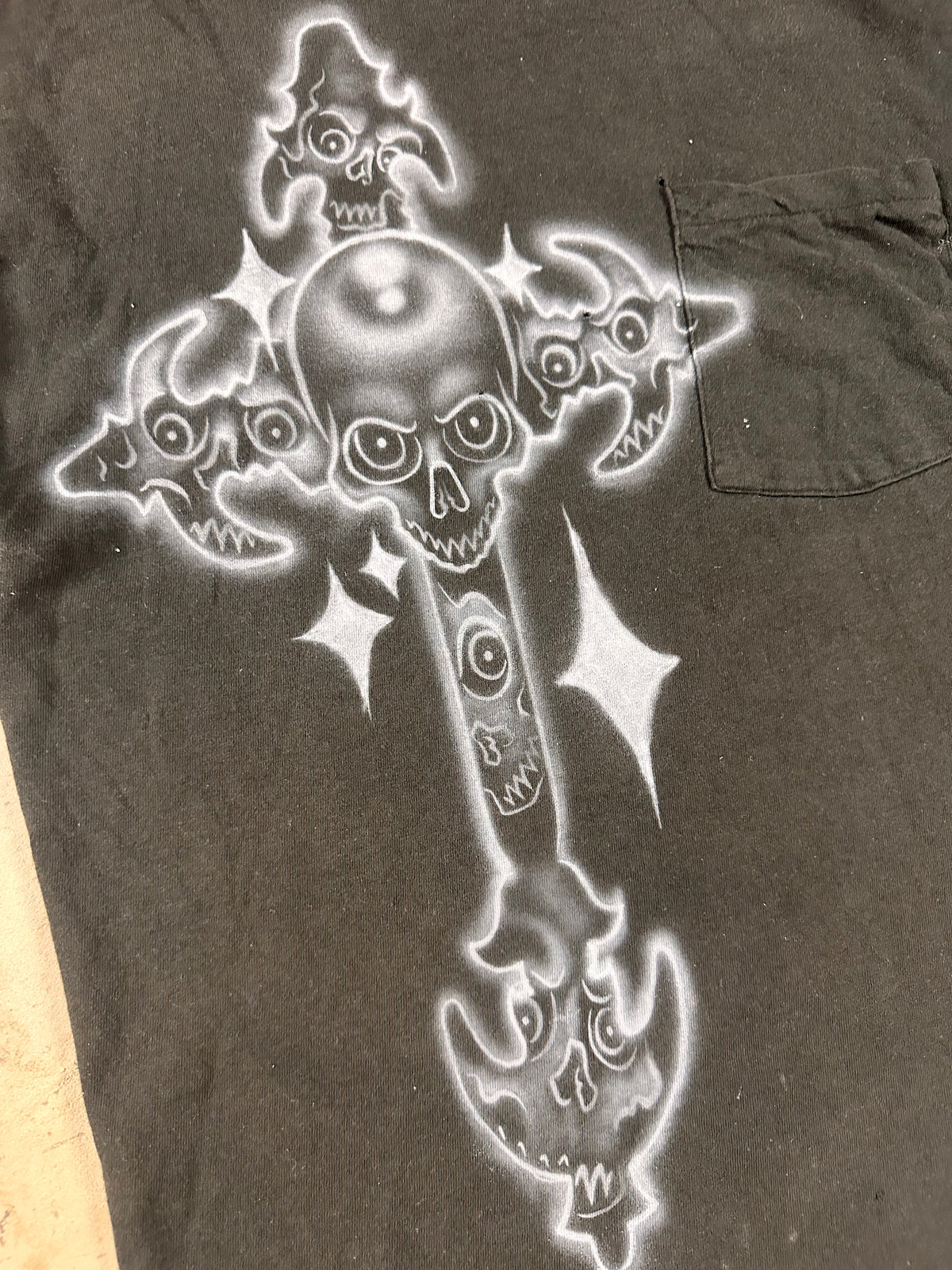CATACOMBS CROSS TEE